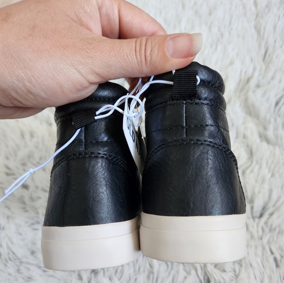 Old Navy Boys High-Tops Sneakers - Picture 5 of 7